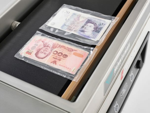Detail+packing+money